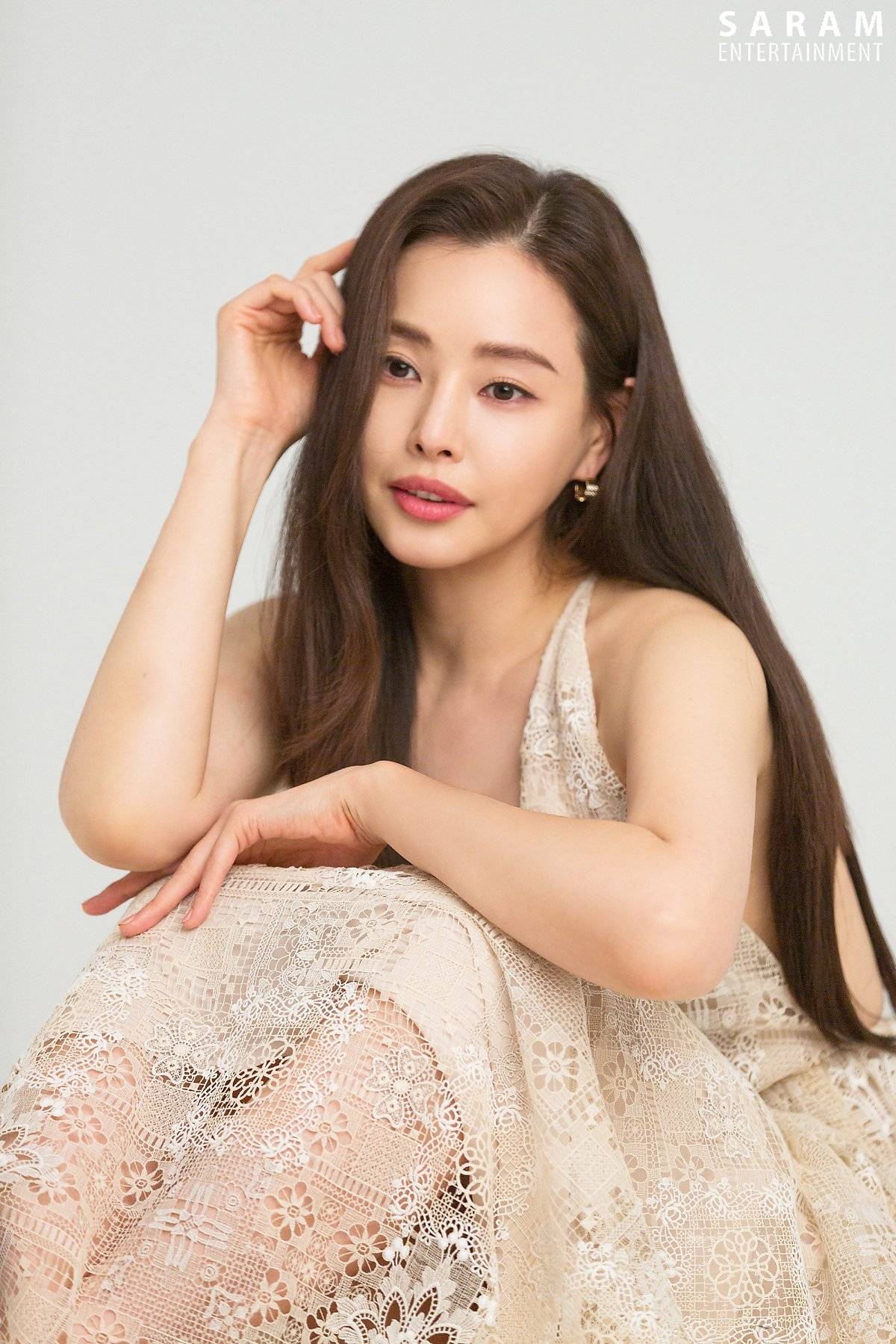 Lee Ha Nee Saram Entertainment Profile photos